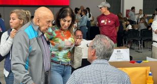 Elecciones primarias en Venezuela se prorrogan por más horas