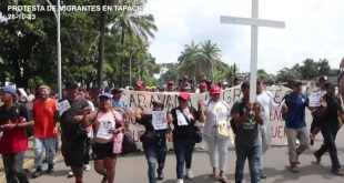 Migrantes marchan por las calles de Tapachula, México