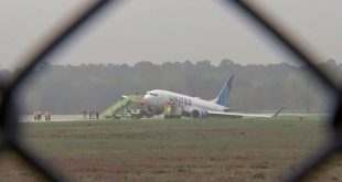 Avión de United Airlines se sale de la pista en aeropuerto en Houston