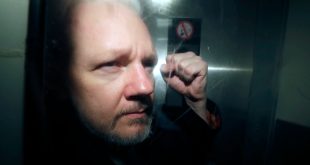 Corte británica ordena retrasar extradición de fundador de WikiLeaks a EEUU por cargos de espionaje