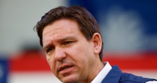 DeSantis firma proyectos de ley que, dice, alejarán de Florida a inmigrantes no autorizados en EEUU