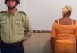 Detuvieron a una mujer que ataba a su hija de 13 años al portón de su casa en Anzoátegui
