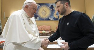 El papa Francisco recibe al presidente ucraniano, Volodimir Zelenski, en el Vaticano.