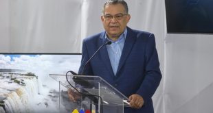 Enrique Márquez tras inscripción en el CNE: «Queremos representar al pueblo que sufre»