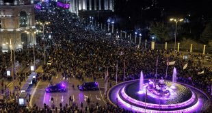 Miles de mujeres en la plaza de Cibeles durante una manifestación convocada por la Comisión 8M, por el 8M, en Madrid (España).