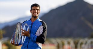 17 March 2024, US, Indian Wells: Spanish tennis player Carlos Alcaraz celebrates with the trophy after defeating Russia's Daniil Medvedev during their Men's final tennis match of the BNP Paribas Open tennis tournament at Indian Wells Tennis Garden. Photo: Charles Baus/CSM via ZUMA Press Wire/dpa Charles Baus/CSM via ZUMA Press / DPA 17/3/2024 ONLY FOR USE IN SPAIN