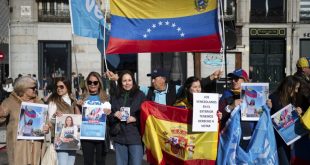 Venezolanos en Madrid exigen poder registrarse para votar en las elecciones de julio