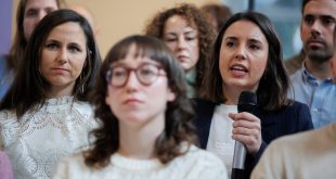 La líder de Podemos, Ione Belarra, junto a la número 2 y candidata a las europeas, Irene Montero.