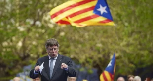 El candidato de JxCat y expresidente de la Generalitat, Carles Puigdemont, este sábado un acto en Elna, en el sur de Francia.