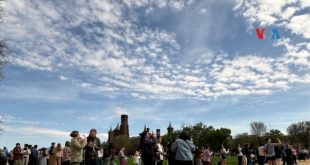 En Fotos | El eclipse visto entre monumentos de la Explanada Nacional en Washington