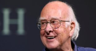 Fallece Peter Higgs, el físico que planteó la existencia de la “partícula de Dios”