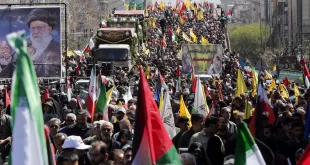 Funeral multitudinario en Teherán por los miembros de la Guardia Revolucionaria muertos en el ataque israelí en Siria.