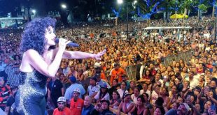 Así fue el concierto de Karina en la plaza Francia de Altamira