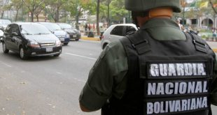 Detuvieron a dos hombres que transportaban droga en un vehículo con presuntas placas diplomáticas