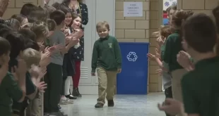 Este niño de 6 años superó el cáncer y así lo recibieron en el colegio al día siguiente (+VIDEO)