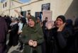 Mujeres palestinas lloran la pérdida de sus familiares que murieron en un ataque aéreo israelí en Nuseirat, en el hospital Al Aqsa en Deir al-Balah, Franja de Gaza, el 19 de mayo de 2024.