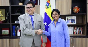 Delcy Rodríguez se reunió con el embajador de Gustavo Petro en Caracas