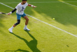 Djokovic llega a Wimbledon con protección en la rodilla tras operación
