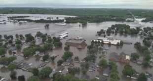 Inundaciones obligan a habitantes a dejar sus casas en partes de Iowa; ola de calor sigue en EEUU