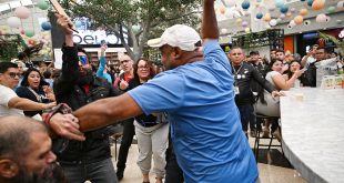 Manifestación LGBTIQ+ de besos contra la discriminación en Caracas terminó en golpes