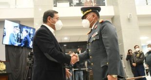 Presidente Arce nombra nuevo comandante del Ejército en Bolivia mientras que presencia militar se disipa en La Paz