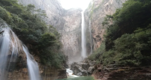 Turista reveló que la cascada más alta de China en realidad está alimentada con agua que sale de unas tuberías