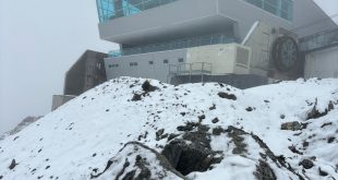 Una intensa nevada cubrió de blanco el Pico Espejo