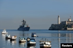 Un barco de la flota rusa del Báltico entra en la bahía de La Habana, en La Habana, Cuba, el 27 de julio de 2024.