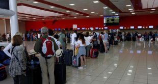 Cubanos varados en Perú entre los cientos que se ven estafados por aerolíneas al perder conexión a Nicaragua