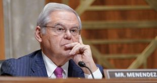 EE.UU: Senador Bob Menendez, condenado por sobornos, dejará su cargo