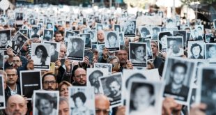 "El terrorismo sigue, la impunidad también" lamentan familias de víctimas a 30 años de atentado contra la AMIA