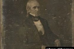 El presidente James Polk fue fotografiado mientras estaba en el cargo el 14 de febrero de 1849. Esta imagen es la primera fotografía que se conserva de un presidente mientras estaba en el cargo.