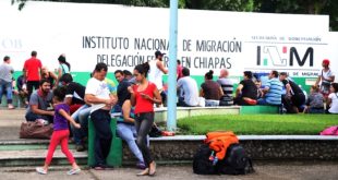 Cubana se abre paso en Tapachula impartiendo clases a niños migrantes