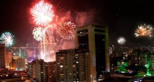 El inusual lanzamiento masivo de fuegos artificiales en Fuerte Tiuna que resonó en Caracas