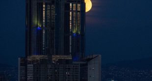 Las imágenes de la superluna azul (y por qué se vio roja en algunos lugares)