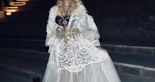 Madonna hizo una visita nocturna en Pompeya para celebrar sus 66 años