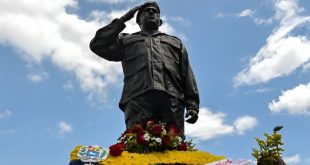 Nicolás Maduro inaugura nueva estatua de Chávez en La Guaira tras derribo de la anterior