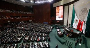 Partido gobernante de México se acerca a mayoría en Congreso tras deserción de senadores opositores