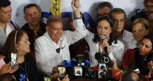 El candidato a la presidencia de Venezuela, Edmudo González Urrutia, y la líder opositora venezolana, María Corina Machado, tras conocer los resultados de las elecciones presidenciales.