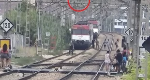 Un hombre se sube a la catenaria y obliga a cortar durante horas los trenes entre Valencia y Alfafar