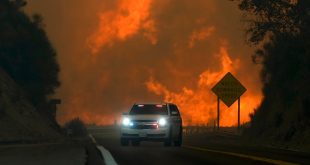 Bomberos ganan terreno en combate a 3 grandes incendios forestales en sur de California