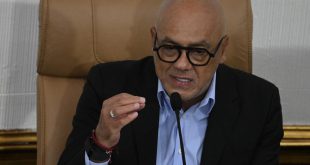 Jorge Rodríguez presenta supuestos audios de su reunión con Edmundo González