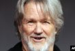 ARCHIVO - El actor y músico estadounidense Kris Kristofferson asiste al estreno de "He's Just not that into You" en el teatro chino de Los Ángeles, el 2 de febrero de 2009.