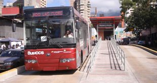 Multarán a los carros y motos que circulen por el canal de BusCaracas y Metrobús