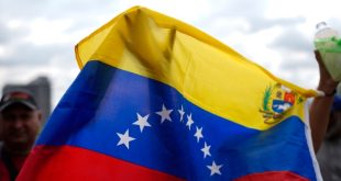 Oposición y oficialismo se movilizan en medio de crecientes presiones a dos meses de los comicios presidenciales en Venezuela