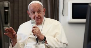 Papa Francisco reprocha a Harris y Trump sus posturas sobre aborto e inmigración