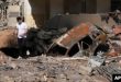 Un hombre camina sobre escombros en el lugar de un ataque aéreo israelí en los suburbios del sur de Beirut, el domingo 29 de septiembre de 2024. (Foto AP/Hassan Ammar)