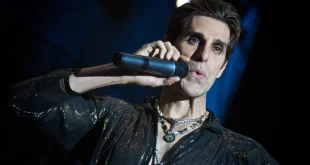 El vocalista de Jane's Addiction, Perry Farrell, durante un concierto.