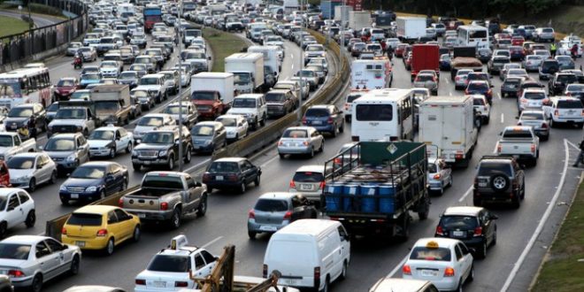 Arranca cobro de multas por circular sin placas en Caracas