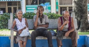 Casi la mitad de los ancianos en Cuba cobran menos de cinco dólares al mes por su jubilación